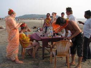 Friends, visitors and a wedding party on Mojim Beach