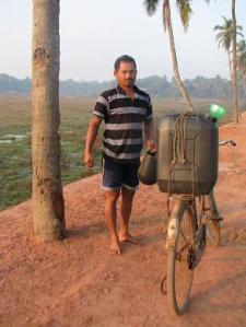 An early morning toddy tapper and his cycle in Salcette's Cuncolim area (Goa, India)